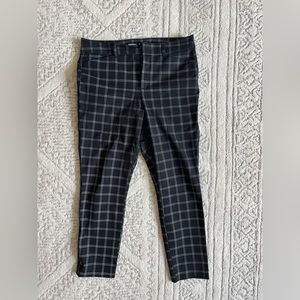 Old Navy - Pixie Pant - Size 12 - black and white